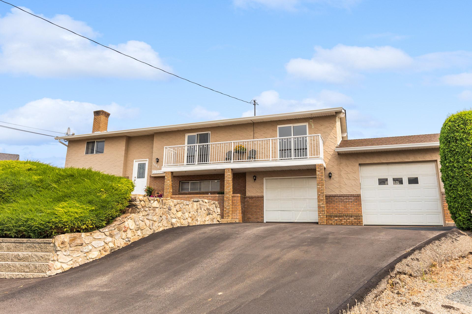 1643 Traut Court, Kelowna, BC - Outdoor With Facade