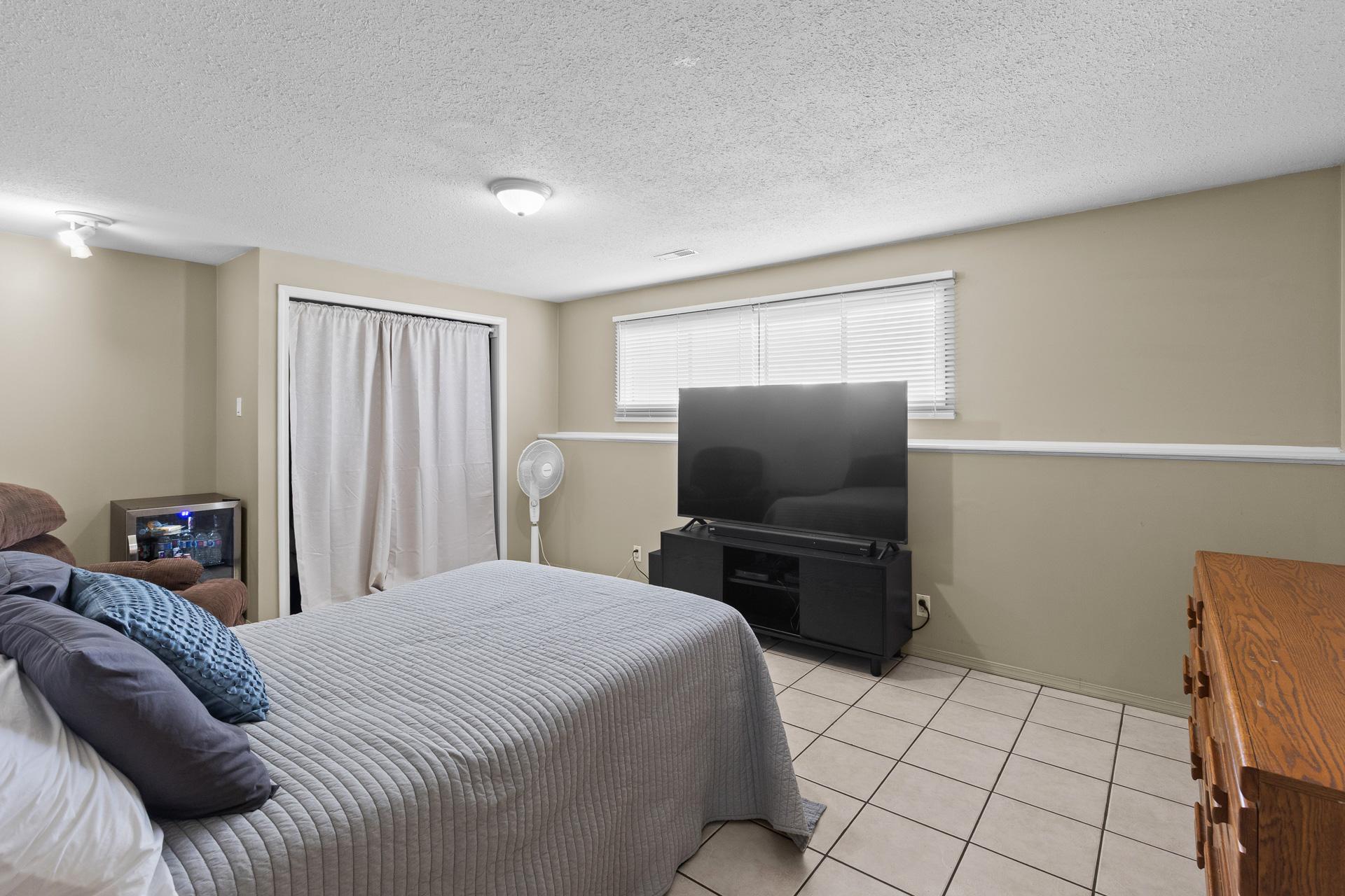 1643 Traut Court, Kelowna, BC - Indoor Photo Showing Bedroom