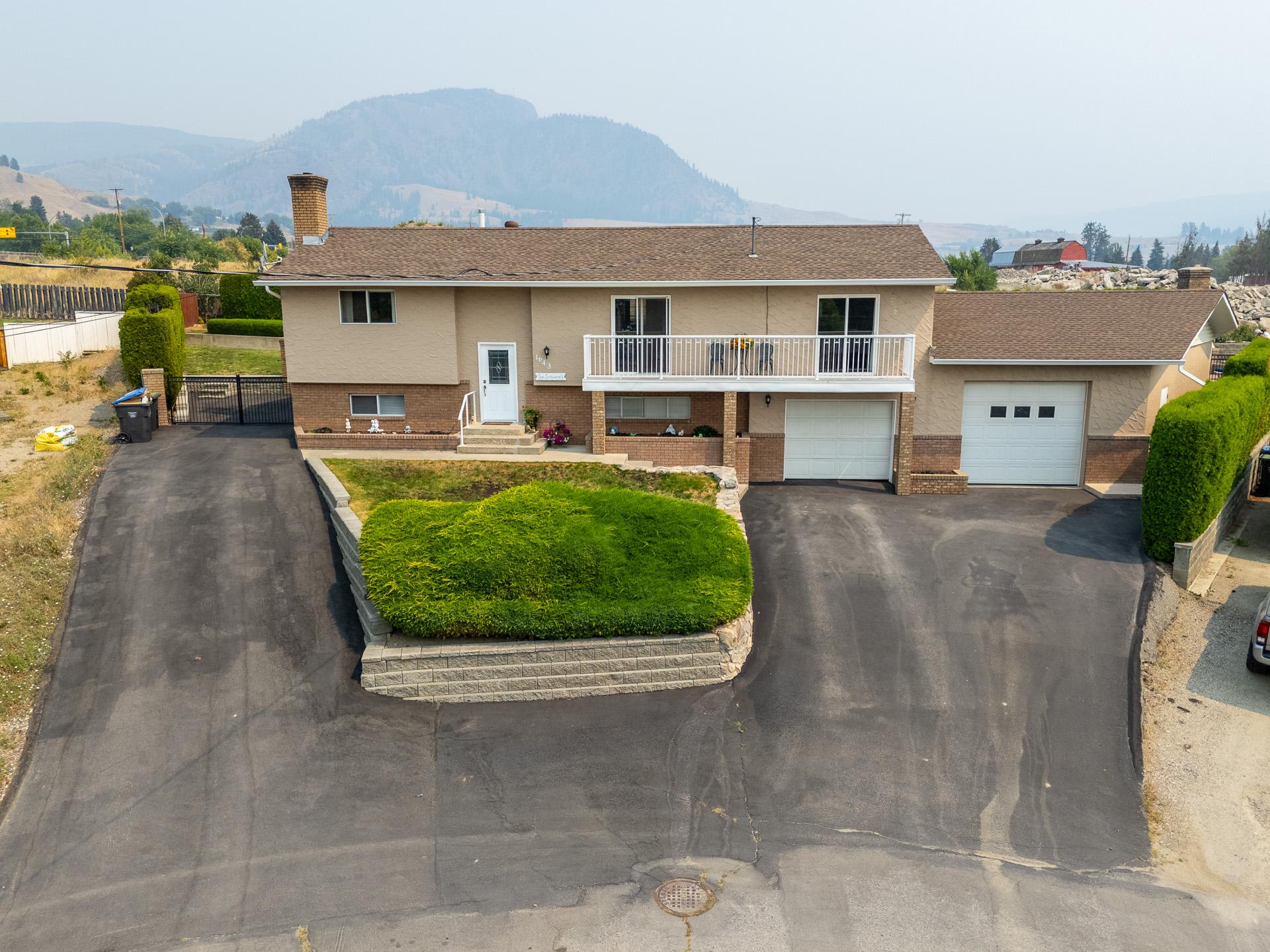 1643 Traut Court, Kelowna, BC - Outdoor With Deck Patio Veranda