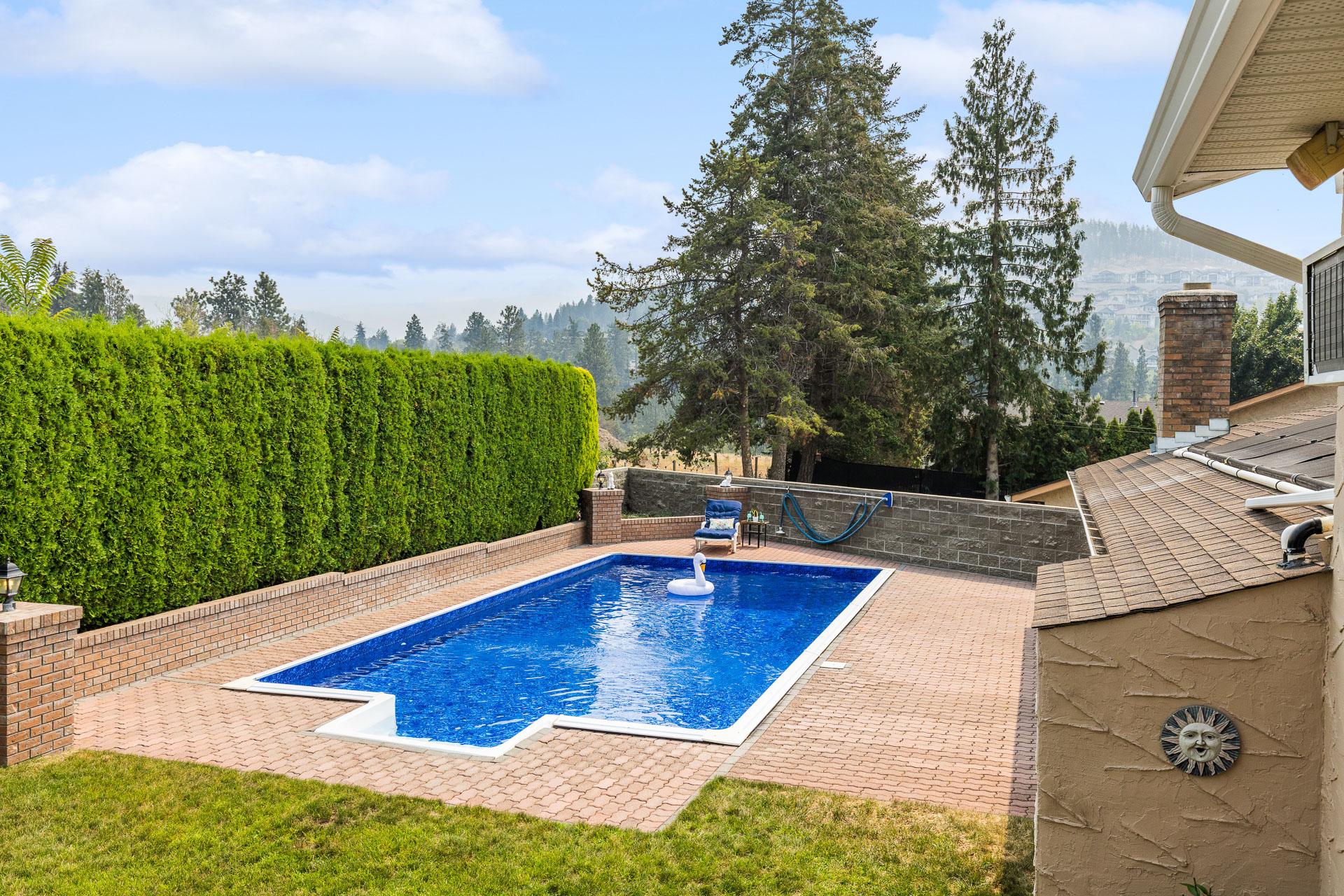 1643 Traut Court, Kelowna, BC - Outdoor With In Ground Pool