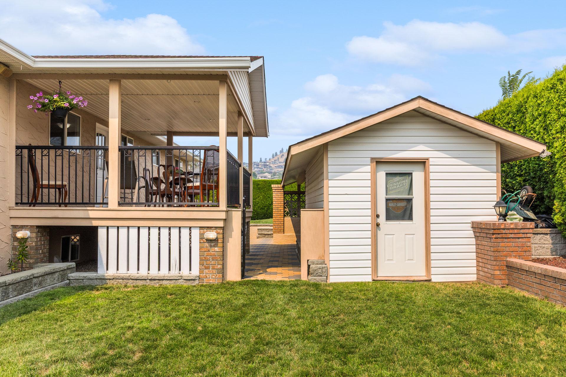 1643 Traut Court, Kelowna, BC - Outdoor With Exterior
