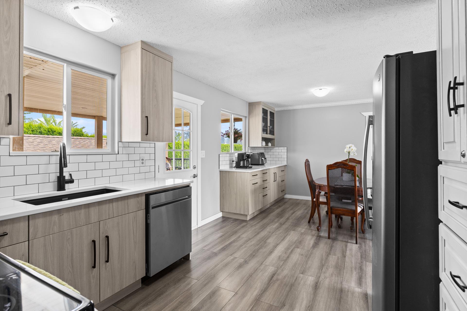 1643 Traut Court, Kelowna, BC - Indoor Photo Showing Kitchen