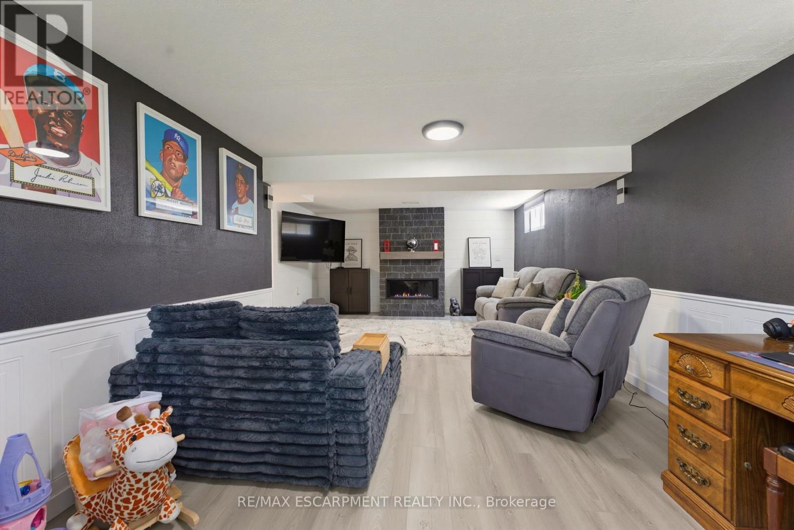 164 Hanover Place, Hamilton, ON - Indoor Photo Showing Other Room With Fireplace