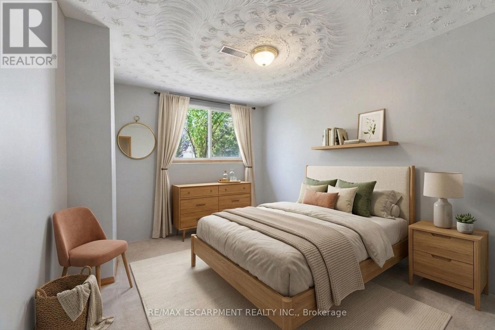 164 Hanover Place, Hamilton, ON - Indoor Photo Showing Bedroom