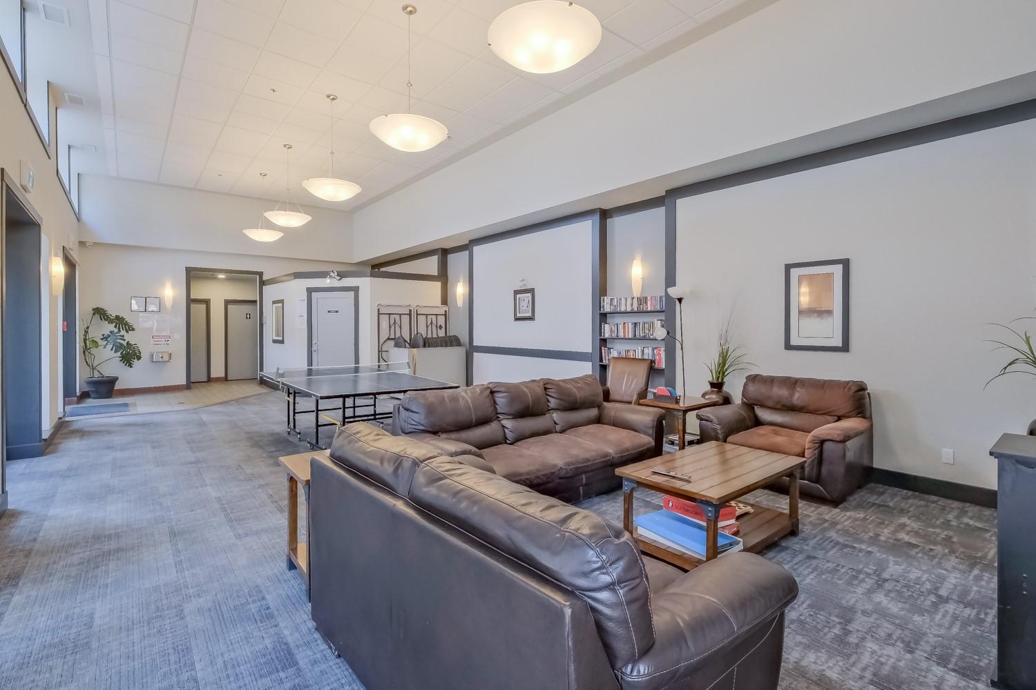 1113-3833 Brown Road, West Kelowna, BC - Indoor Photo Showing Living Room