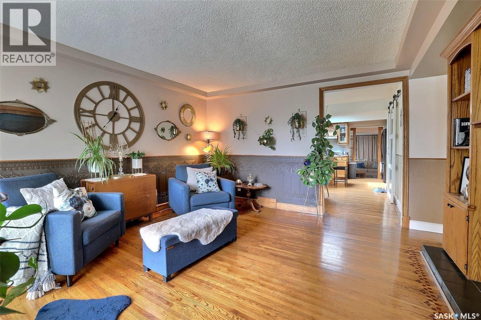924 Campbell Street, Regina, SK - Indoor Photo Showing Living Room