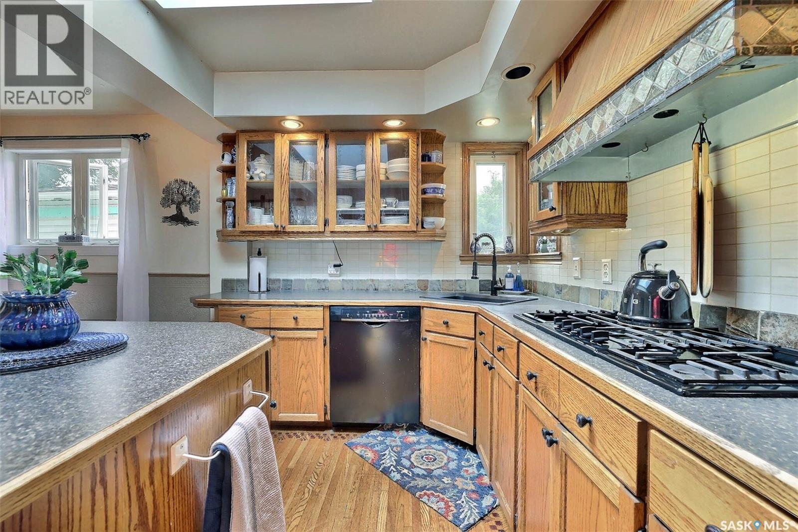 924 Campbell Street, Regina, SK - Indoor Photo Showing Kitchen