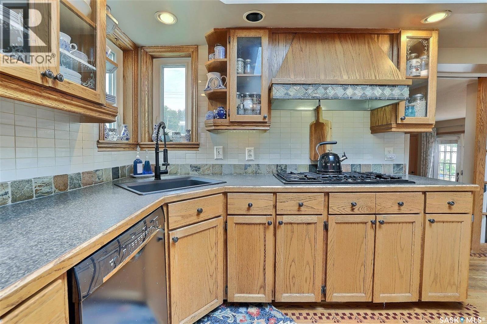 924 Campbell Street, Regina, SK - Indoor Photo Showing Kitchen