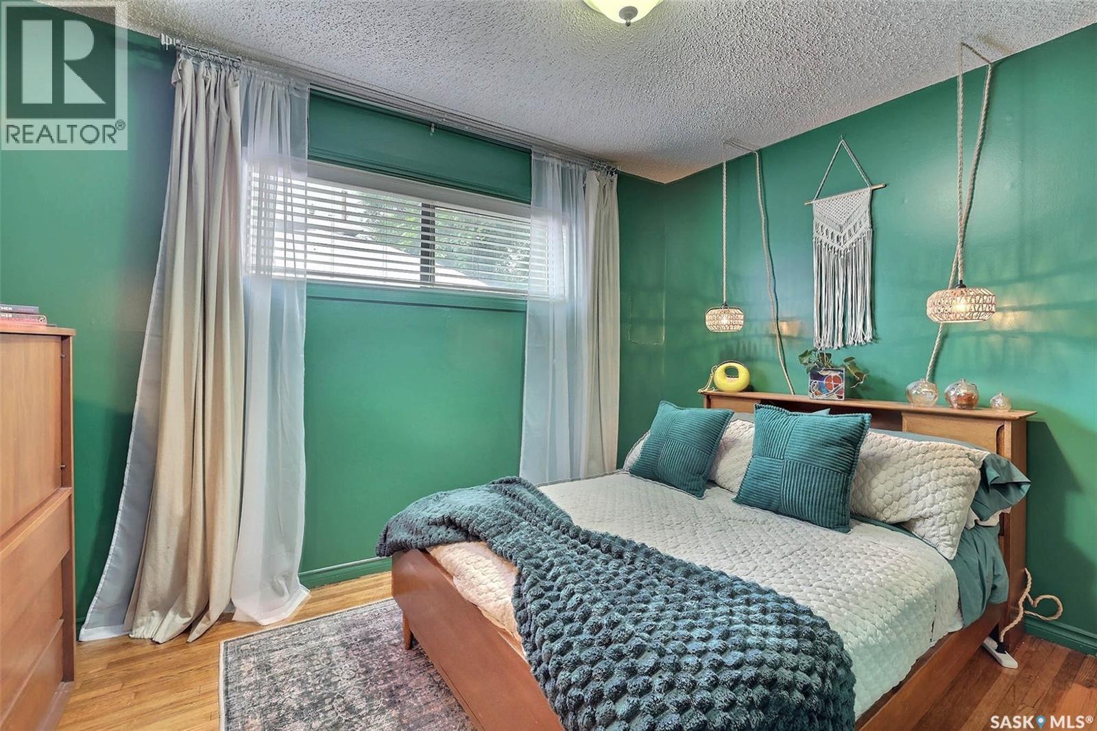 924 Campbell Street, Regina, SK - Indoor Photo Showing Bedroom
