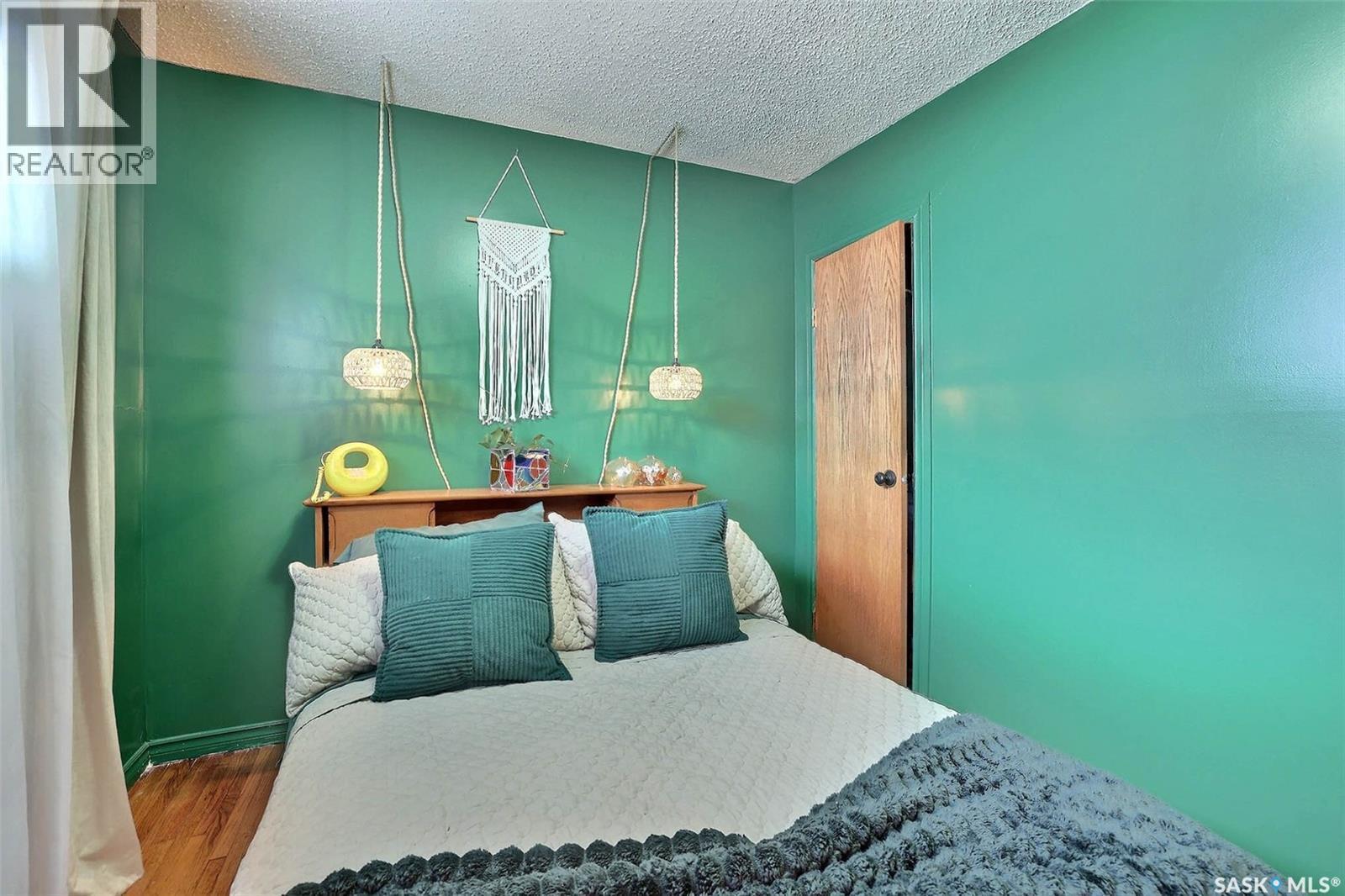 924 Campbell Street, Regina, SK - Indoor Photo Showing Bedroom