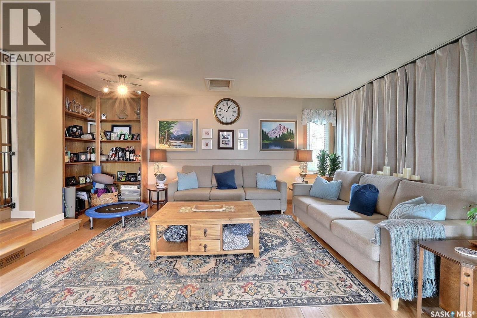 924 Campbell Street, Regina, SK - Indoor Photo Showing Living Room