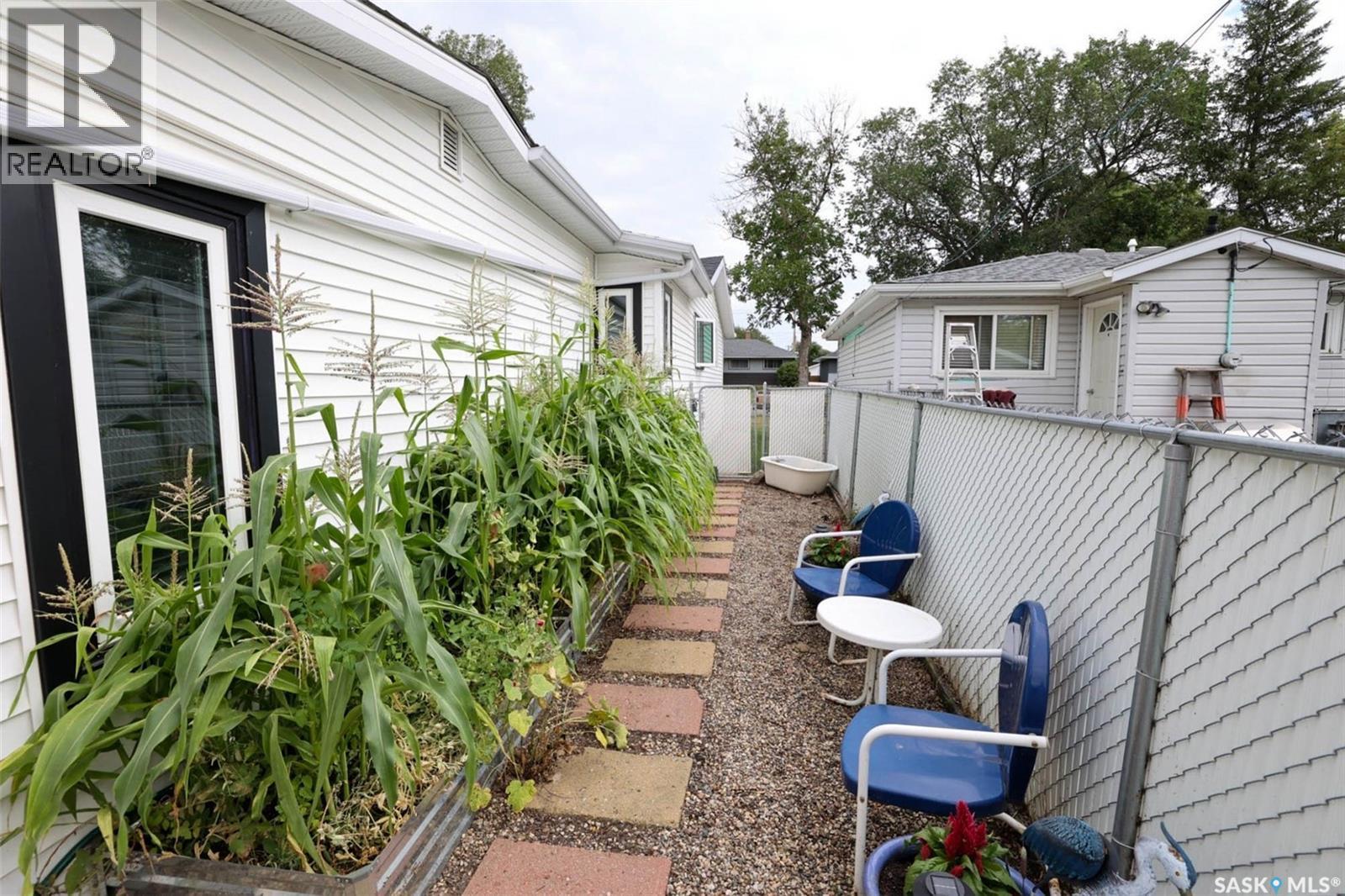 924 Campbell Street, Regina, SK - Outdoor