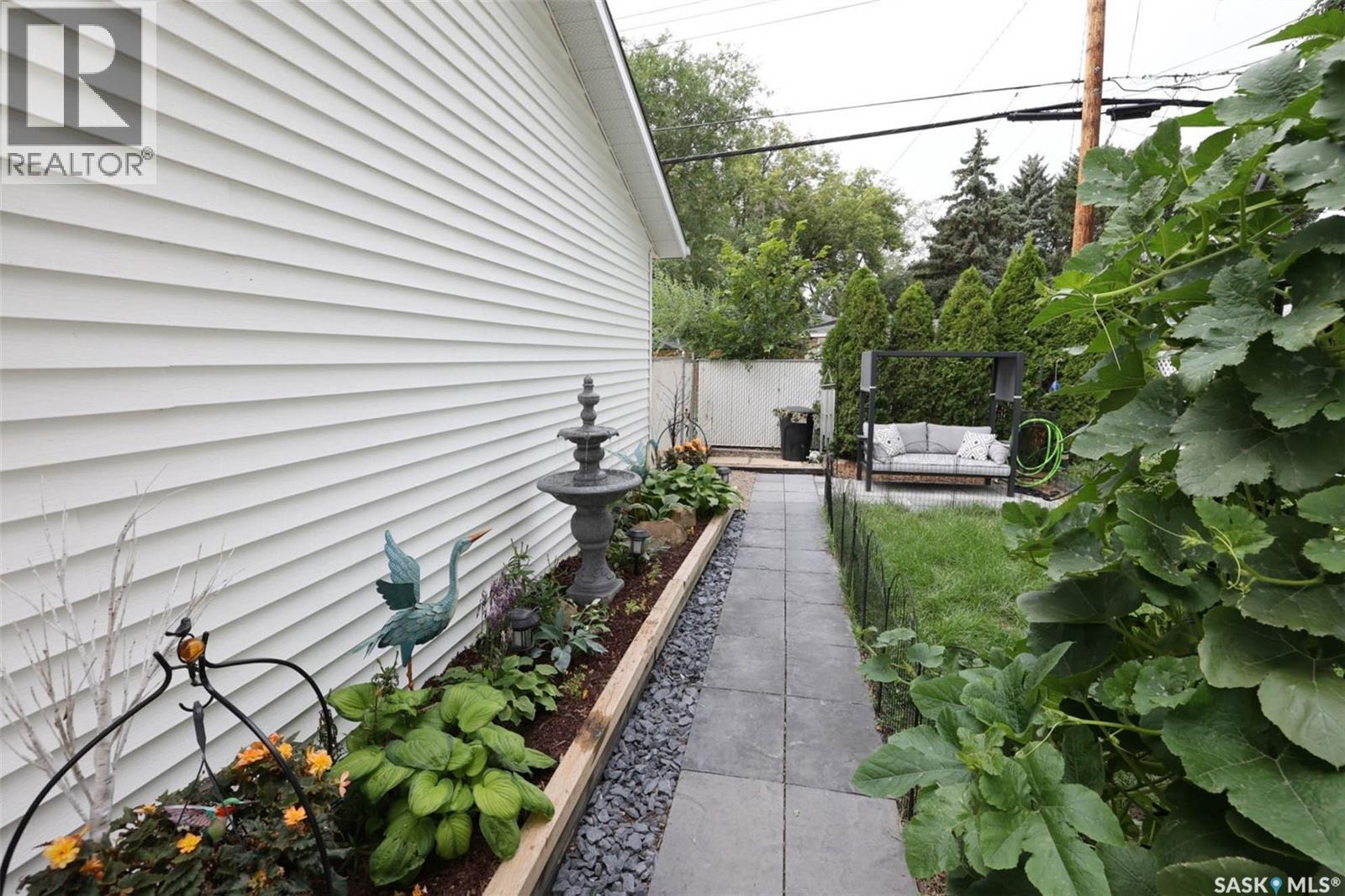 924 Campbell Street, Regina, SK - Outdoor
