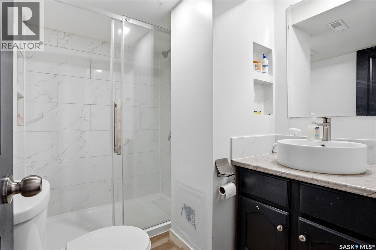15 Ottawa Place, Regina, SK - Indoor Photo Showing Bathroom