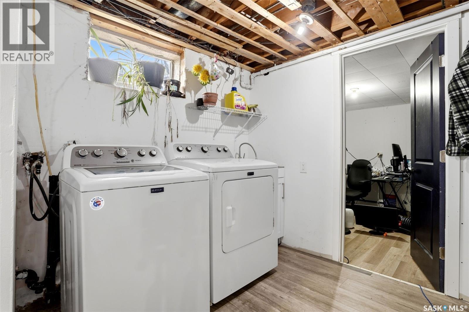 15 Ottawa Place, Regina, SK - Indoor Photo Showing Laundry Room