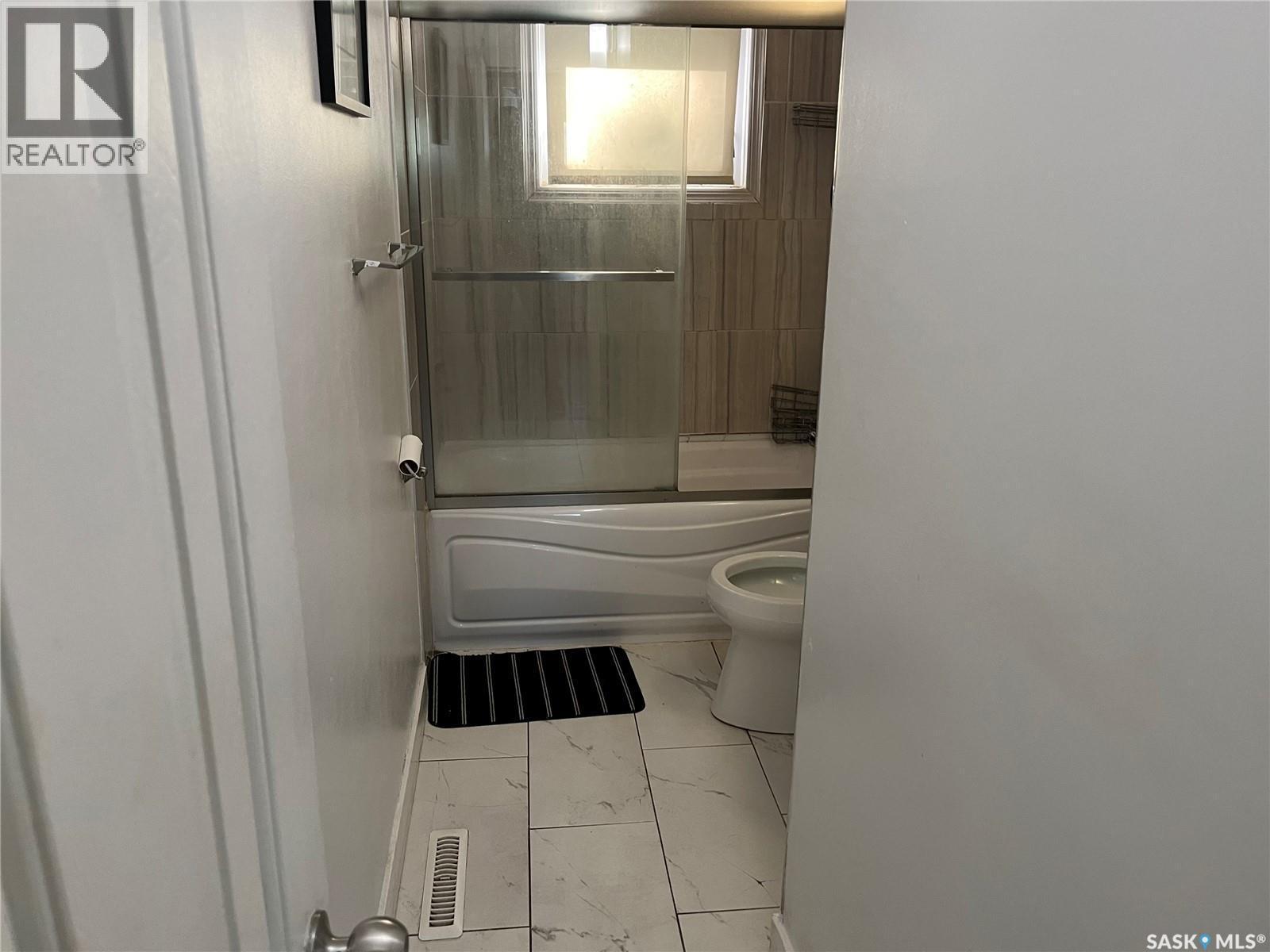 15 Ottawa Place, Regina, SK - Indoor Photo Showing Bathroom