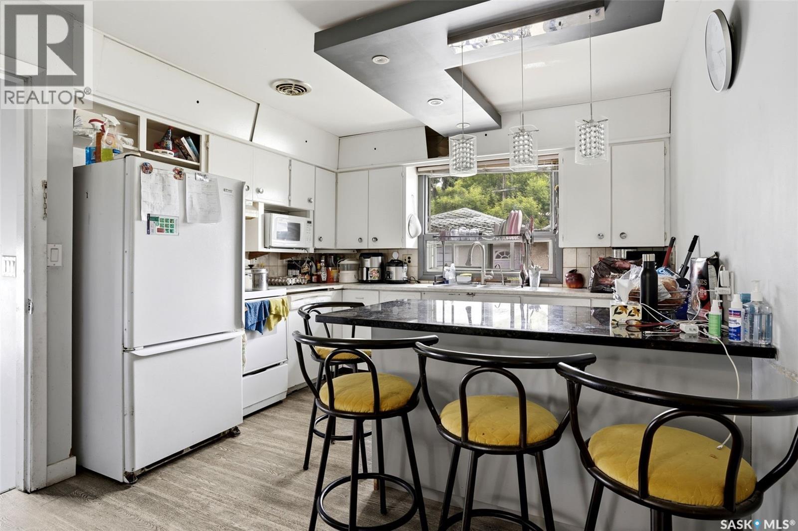15 Ottawa Place, Regina, SK - Indoor Photo Showing Kitchen