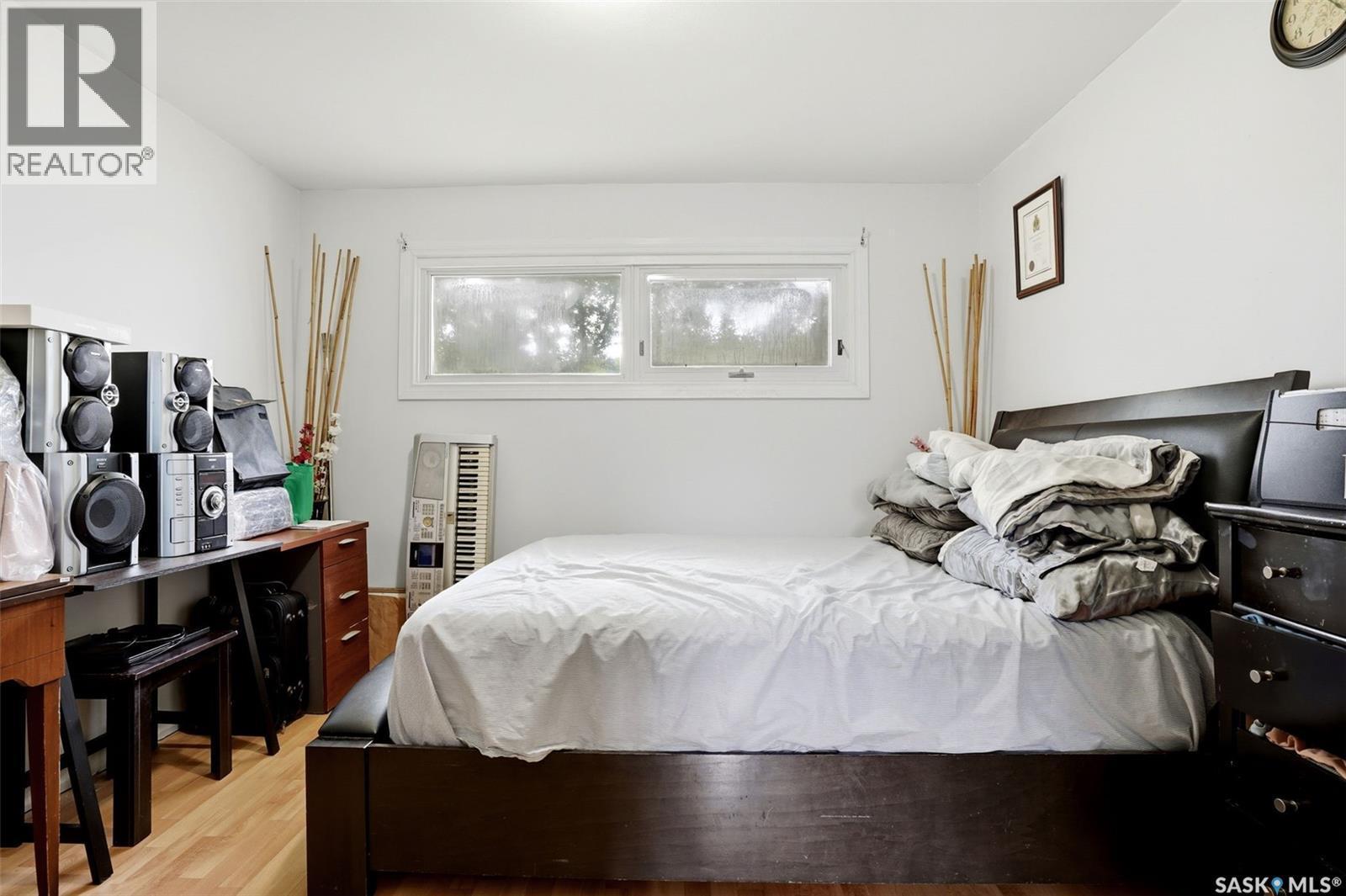 15 Ottawa Place, Regina, SK - Indoor Photo Showing Bedroom
