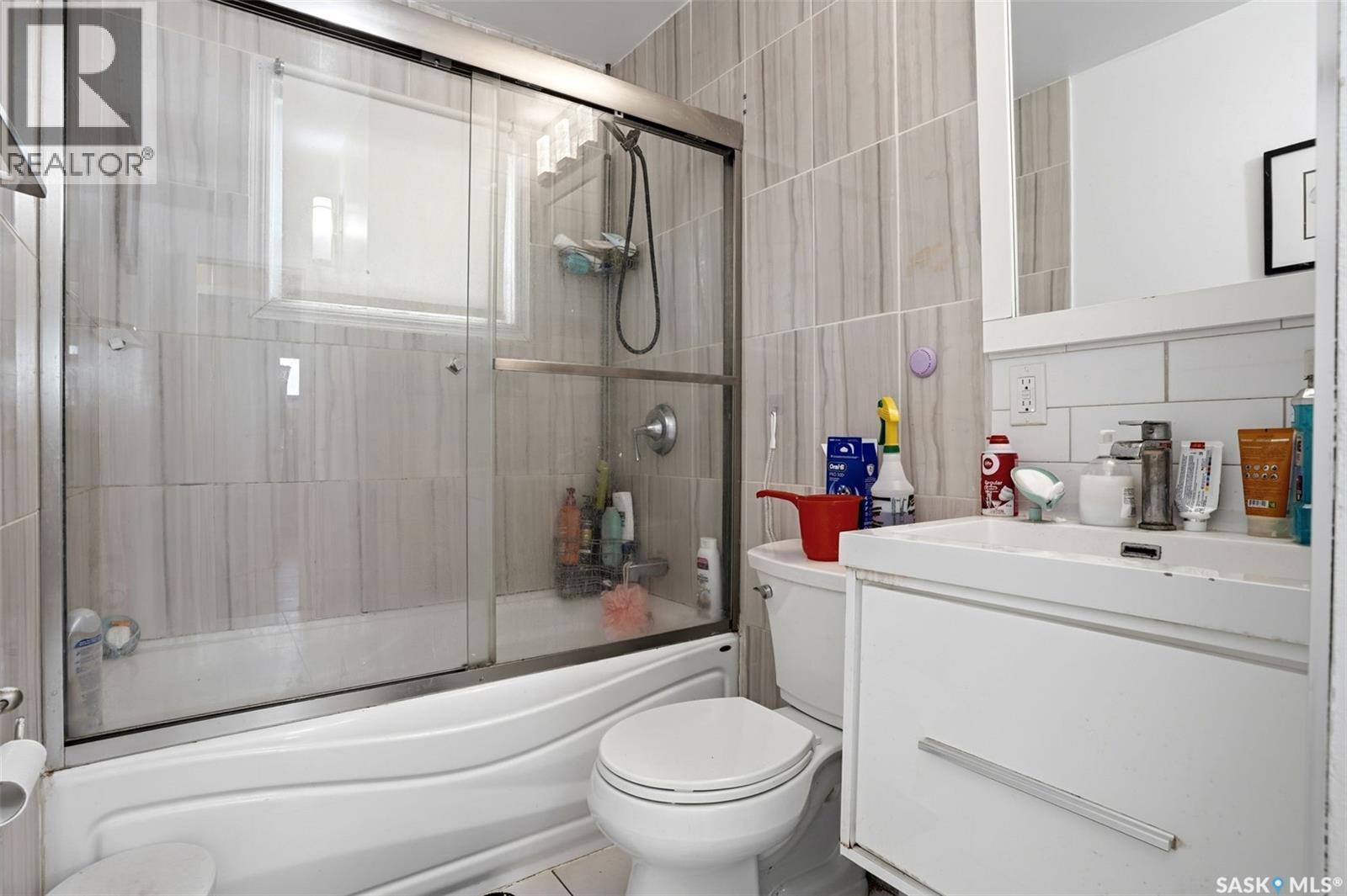 15 Ottawa Place, Regina, SK - Indoor