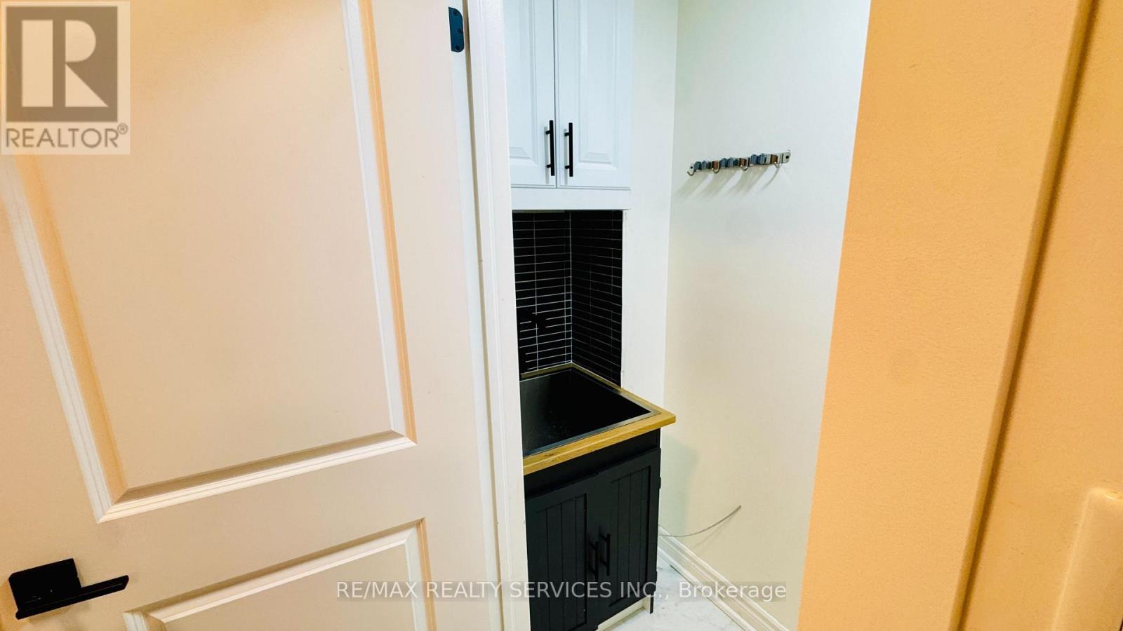 Ground Flr - 1159 Lloyd Landing, Milton, ON - Indoor Photo Showing Other Room