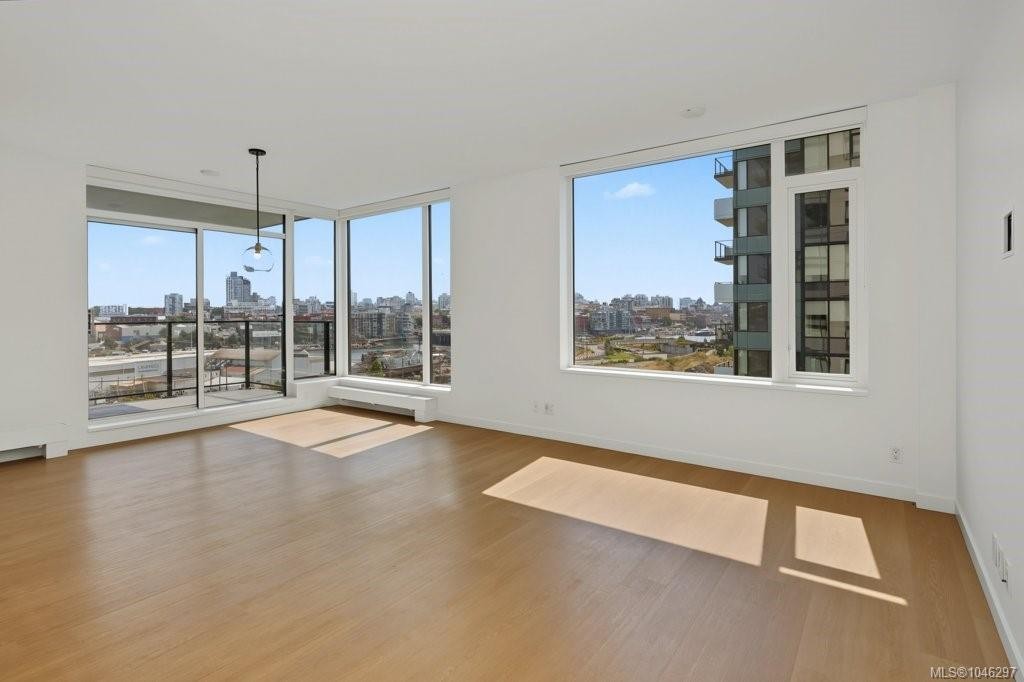 #609-363 Tyee Rd, Victoria, BC - Indoor Photo Showing Living Room