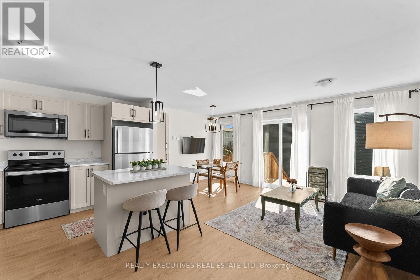 31 Whitcomb Crescent, Smiths Falls, ON - Indoor Photo Showing Kitchen With Stainless Steel Kitchen With Upgraded Kitchen