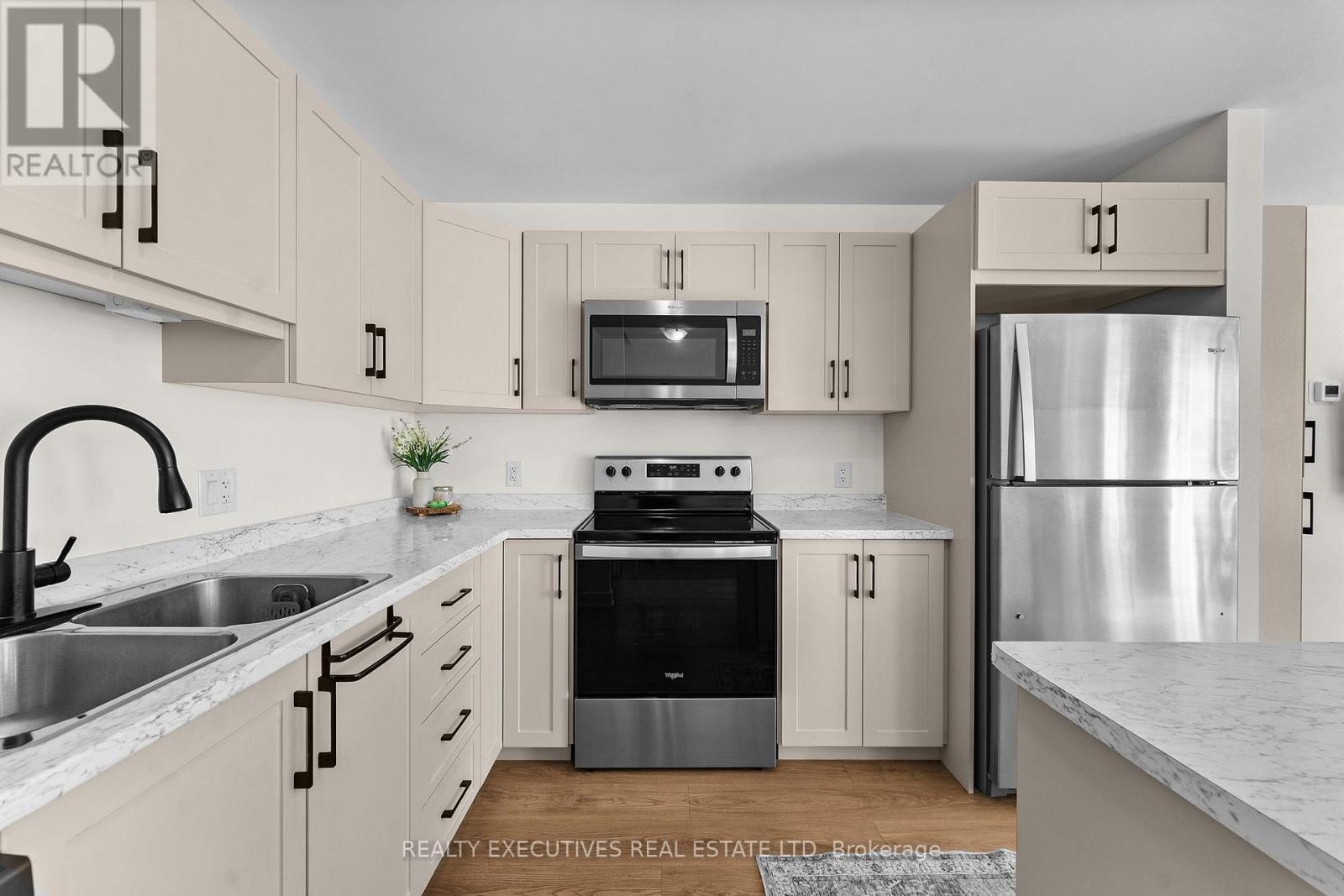 31 Whitcomb Crescent, Smiths Falls, ON - Indoor Photo Showing Kitchen With Stainless Steel Kitchen With Double Sink