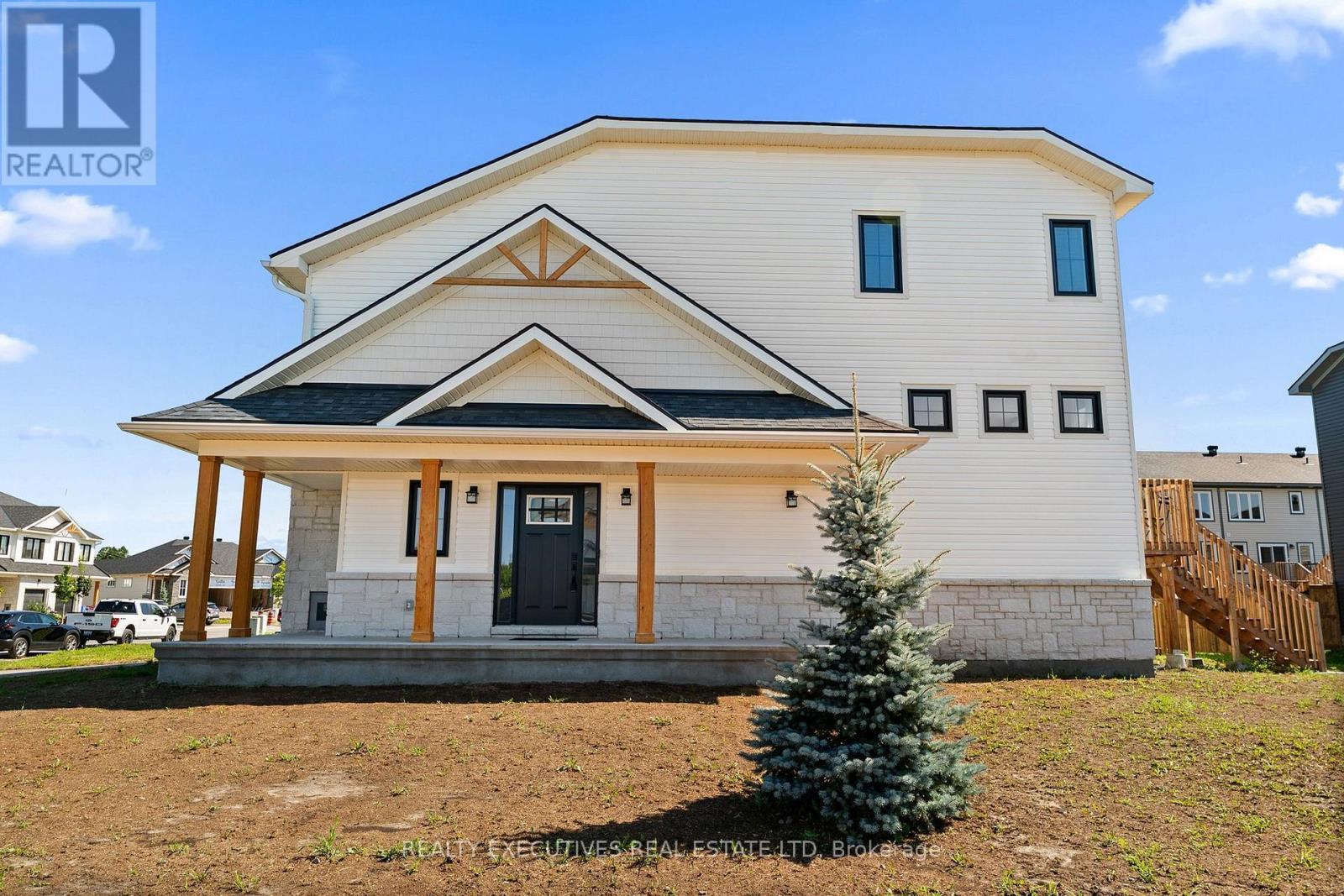 31 Whitcomb Crescent, Smiths Falls, ON - Outdoor With Deck Patio Veranda