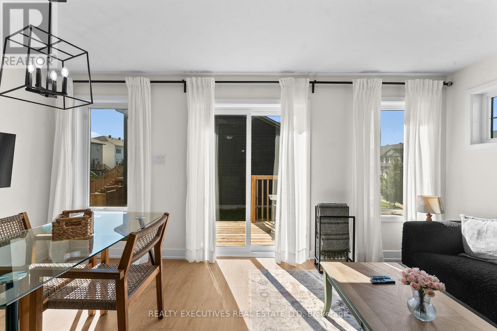 31 Whitcomb Crescent, Smiths Falls, ON - Indoor Photo Showing Dining Room