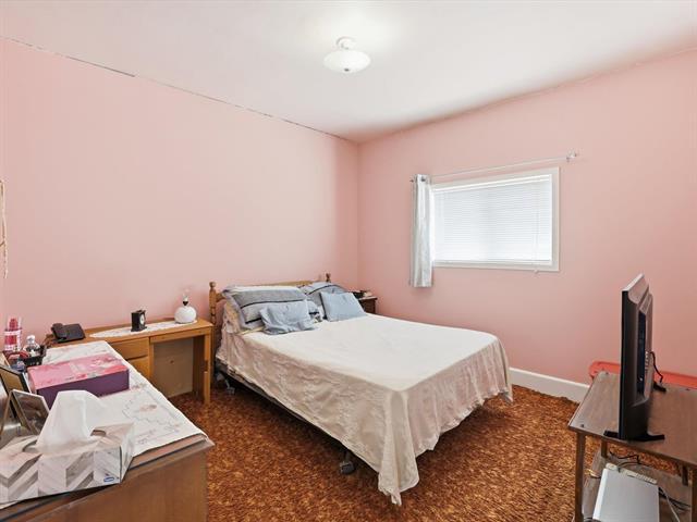 563 Polson Ave, Winnipeg, MB - Indoor Photo Showing Bedroom
