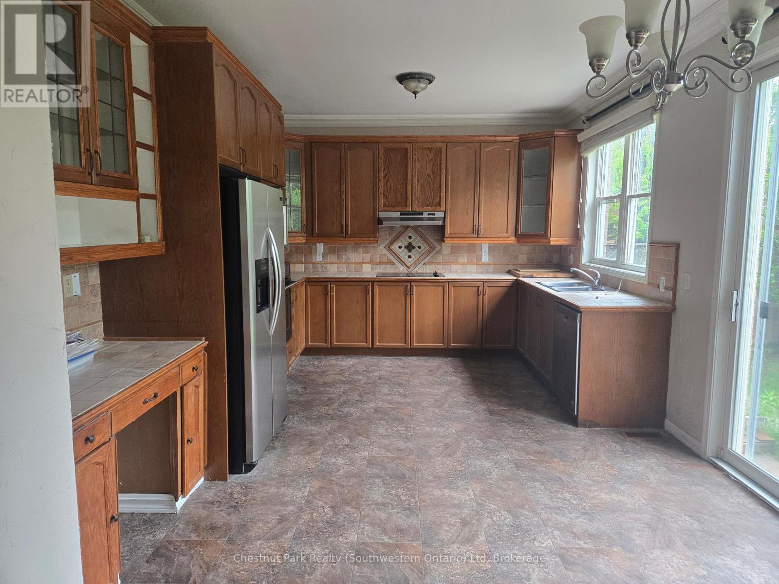 Spacious eat-in kitchen - 147 Baggs Crescent, Cambridge, ON - Indoor Photo Showing Kitchen