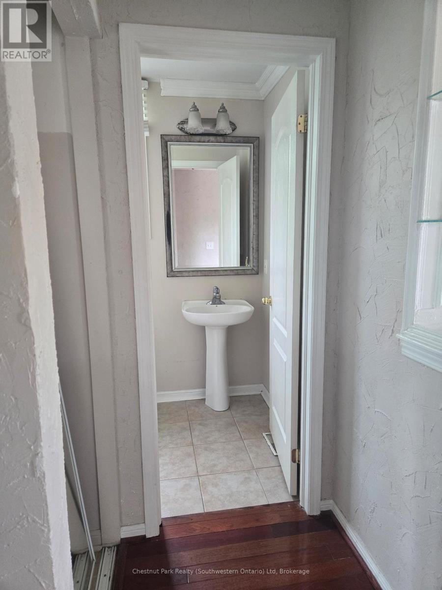 Main floor 2-pc bath - 147 Baggs Crescent, Cambridge, ON - Indoor Photo Showing Bathroom