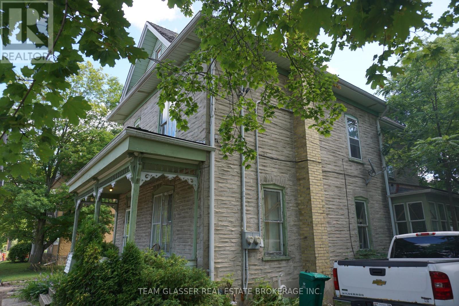 324 Queen Street W, Cambridge, ON - Outdoor