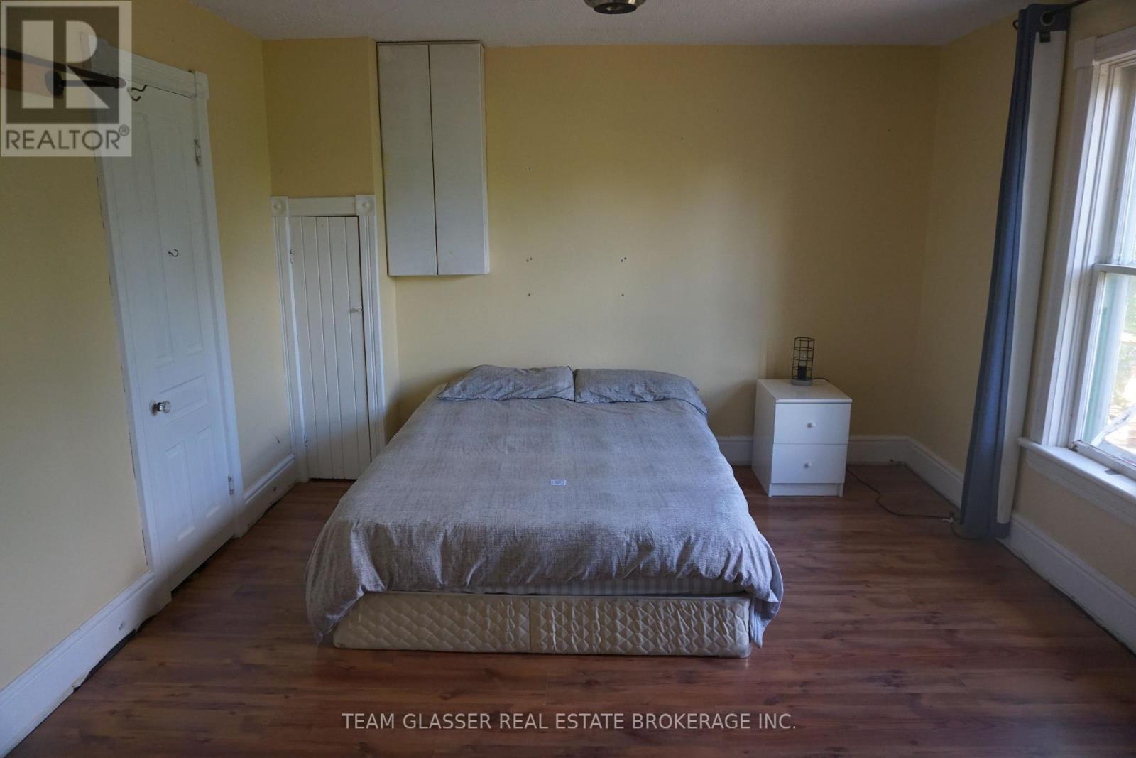324 Queen Street W, Cambridge, ON - Indoor Photo Showing Bedroom