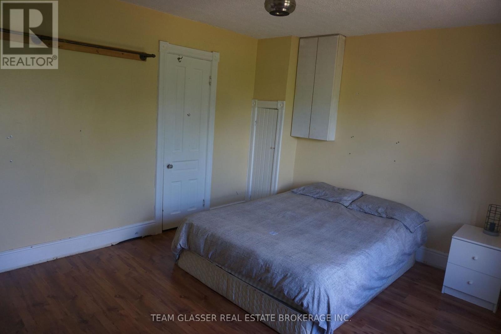 324 Queen Street W, Cambridge, ON - Indoor Photo Showing Bedroom