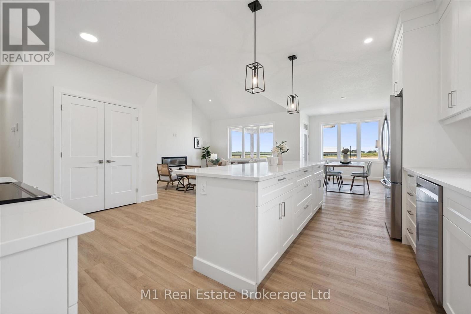 74 Bedell Drive, Mapleton, ON - Indoor Photo Showing Kitchen With Upgraded Kitchen