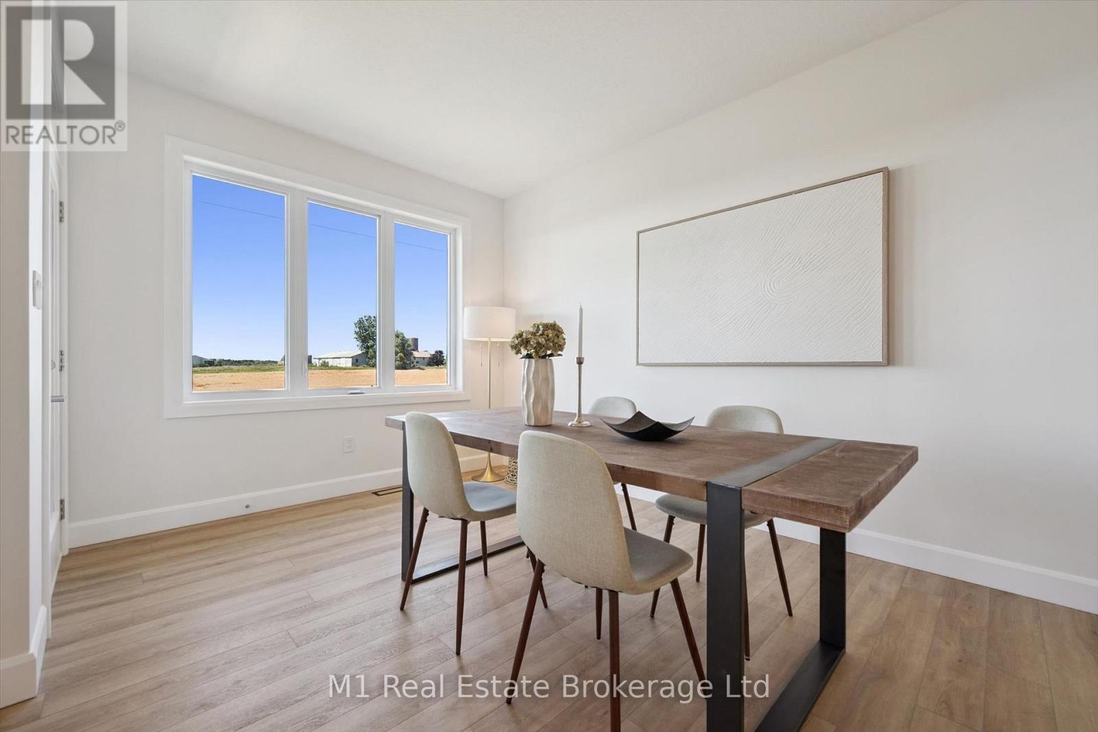 74 Bedell Drive, Mapleton, ON - Indoor Photo Showing Dining Room