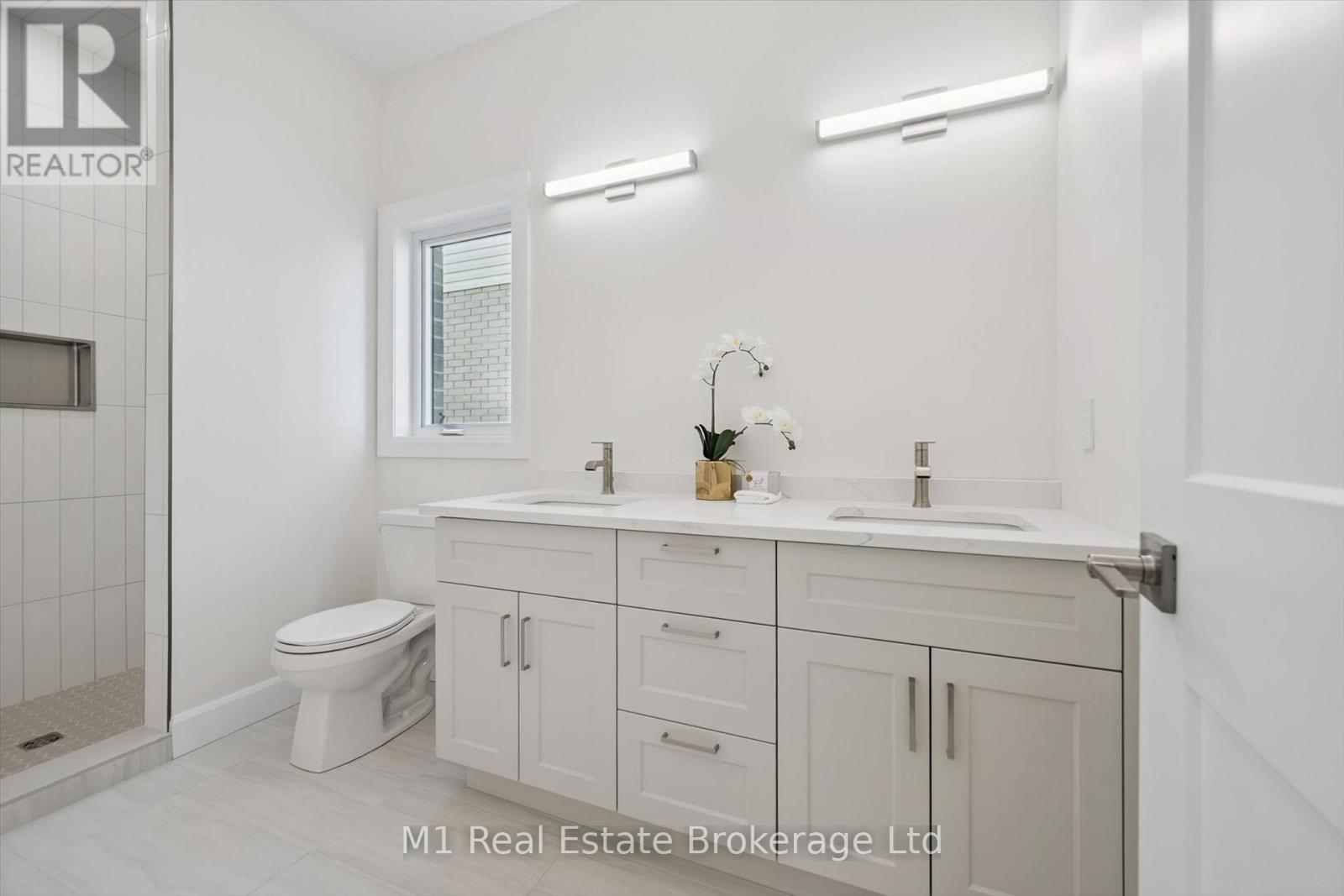 74 Bedell Drive, Mapleton, ON - Indoor Photo Showing Bathroom