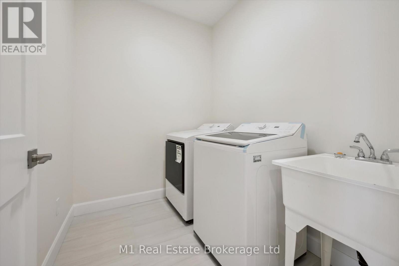 74 Bedell Drive, Mapleton, ON - Indoor Photo Showing Laundry Room