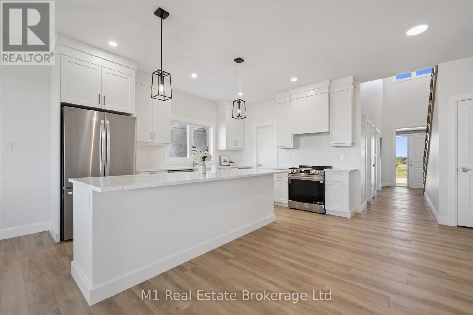 74 Bedell Drive, Mapleton, ON - Indoor Photo Showing Kitchen With Upgraded Kitchen