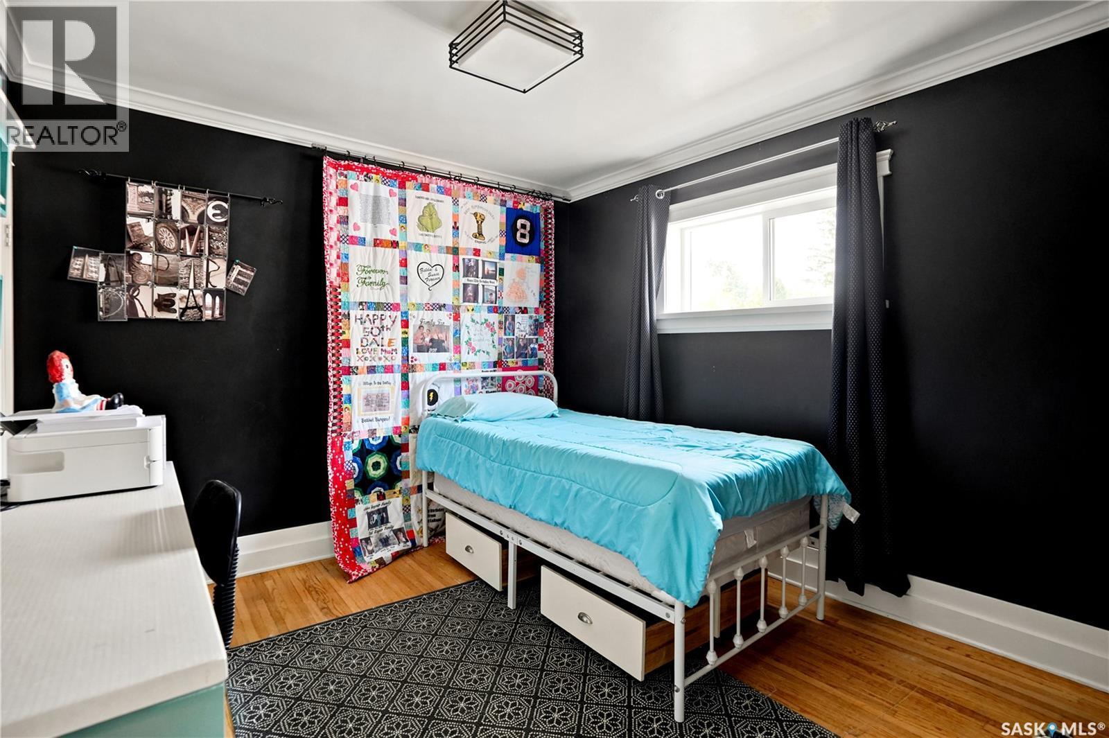 2520 Elliott Street, Regina, SK - Indoor Photo Showing Bedroom