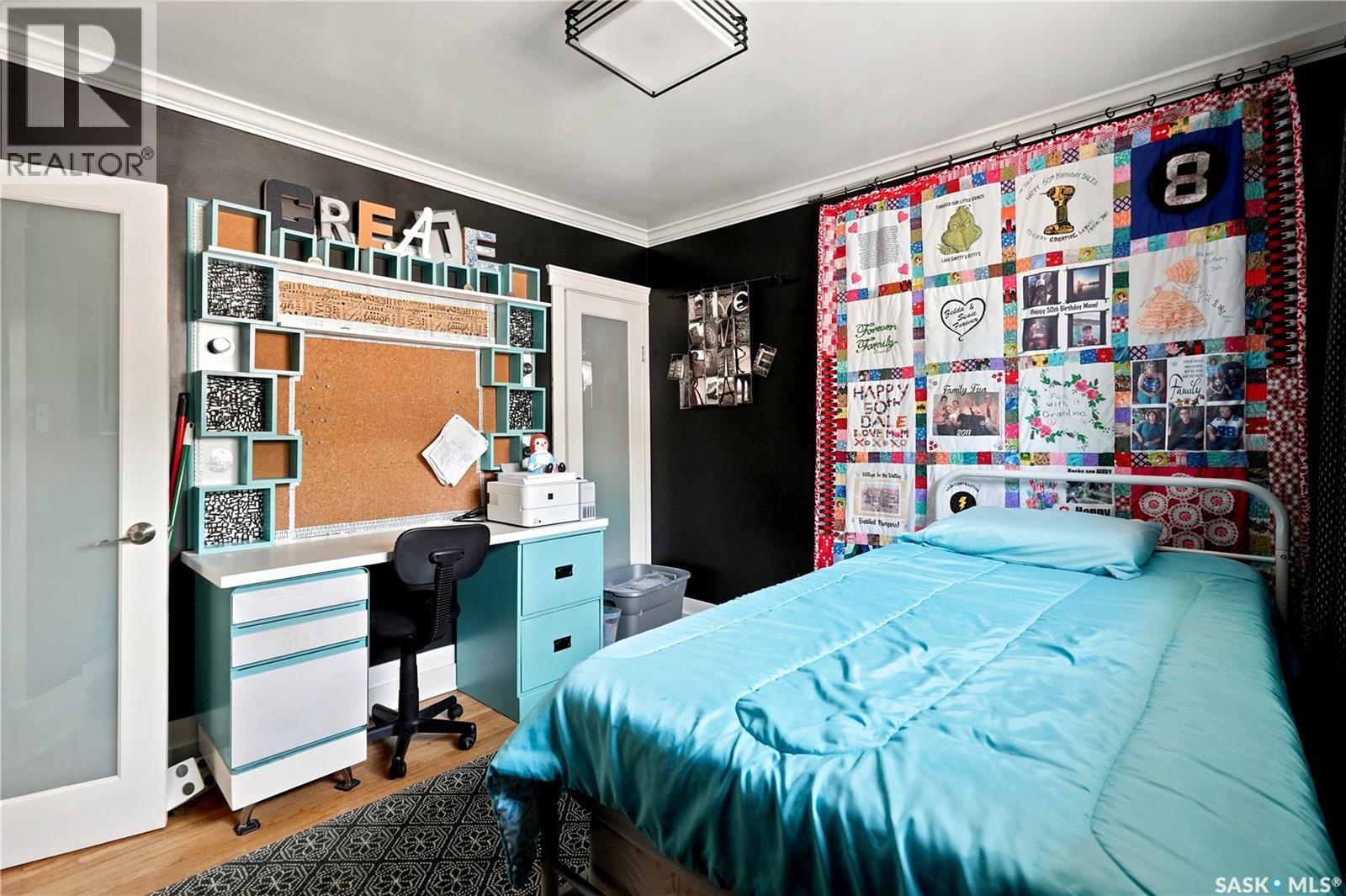 2520 Elliott Street, Regina, SK - Indoor Photo Showing Bedroom