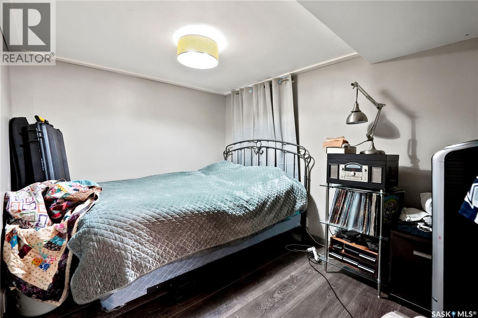 2520 Elliott Street, Regina, SK - Indoor Photo Showing Bedroom