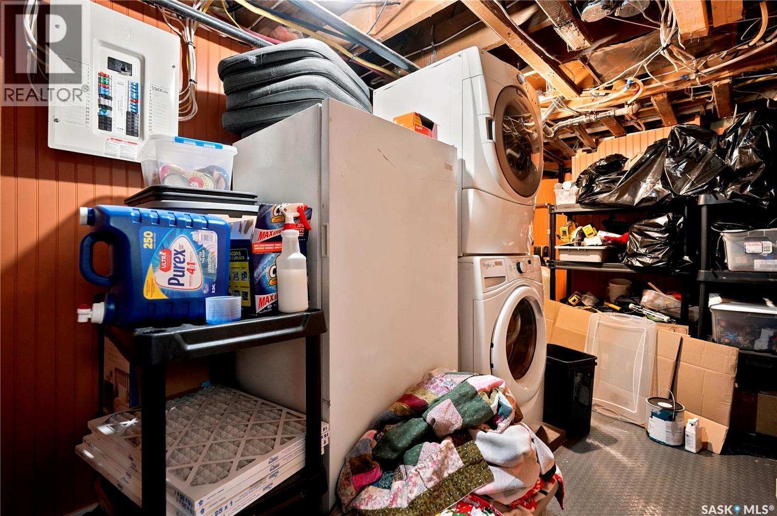 2520 Elliott Street, Regina, SK - Indoor Photo Showing Laundry Room