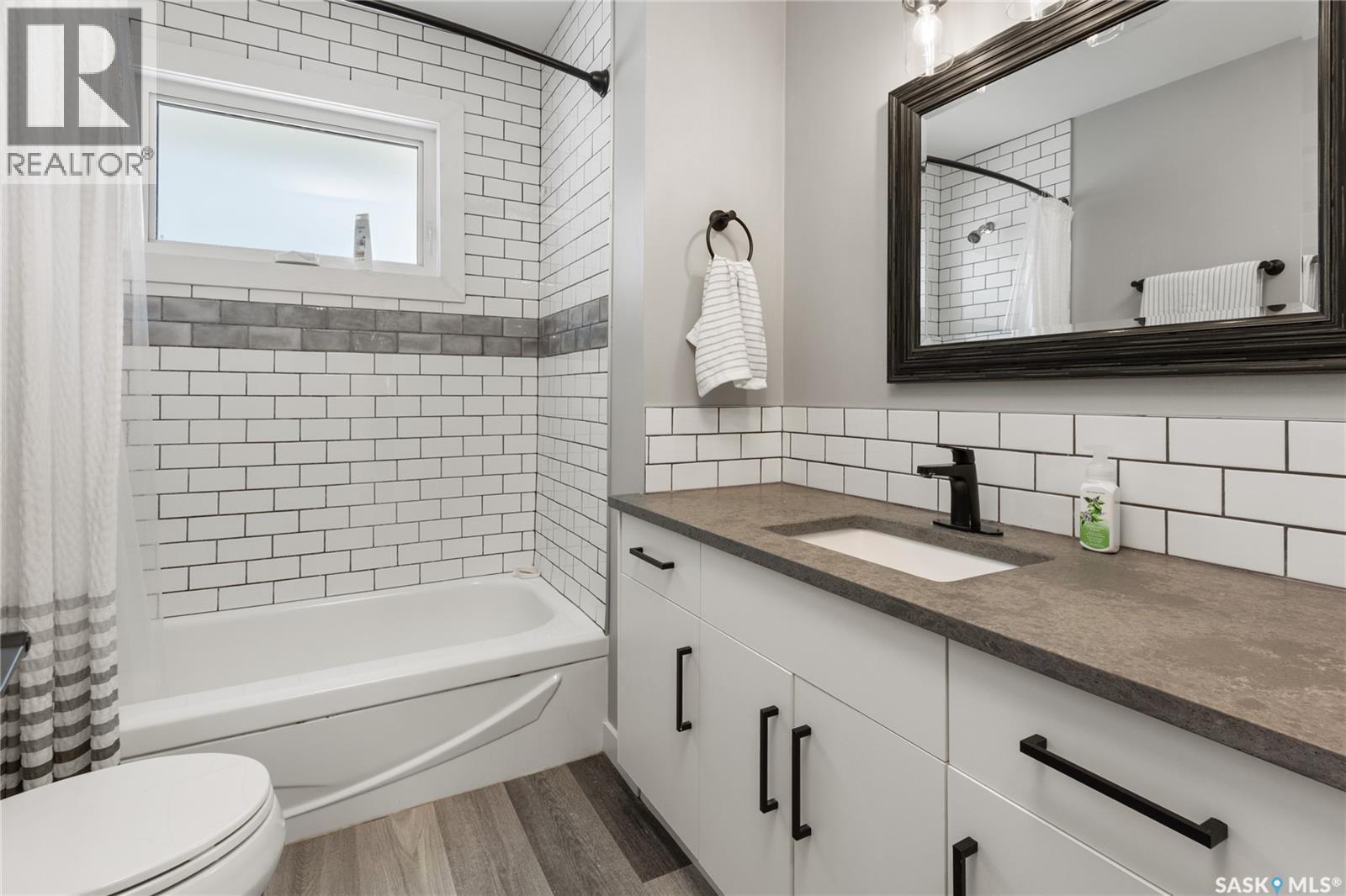 802 31St Street W, Saskatoon, SK - Indoor Photo Showing Bathroom