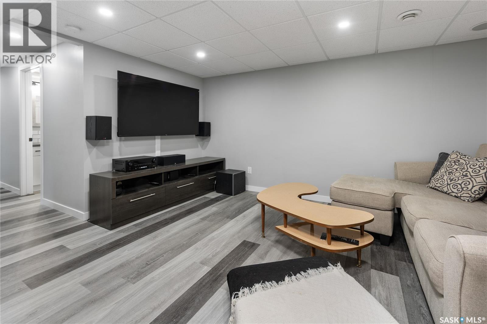 802 31St Street W, Saskatoon, SK - Indoor