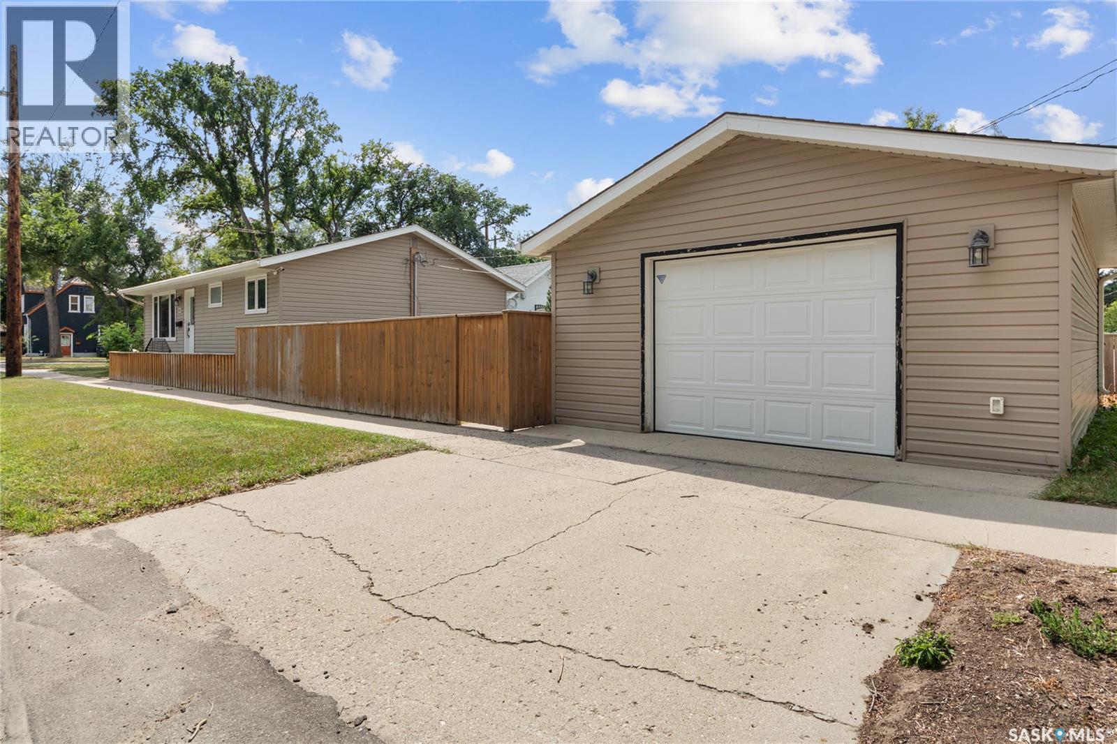802 31St Street W, Saskatoon, SK - Outdoor With Exterior