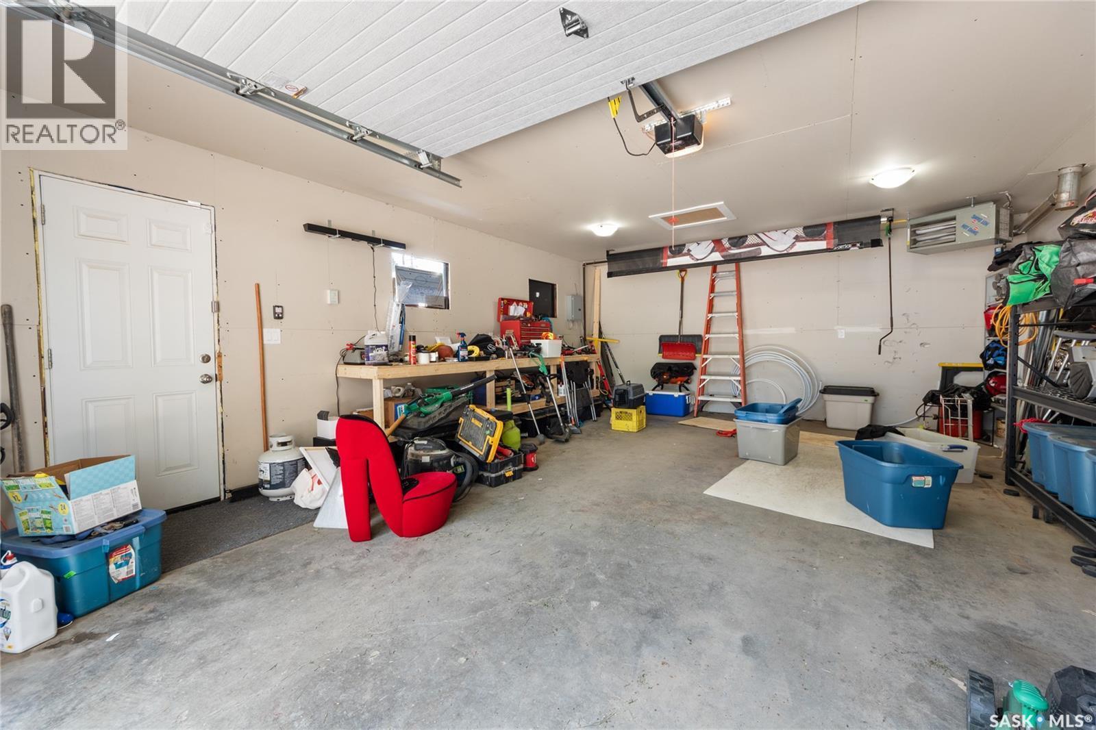 802 31St Street W, Saskatoon, SK - Indoor Photo Showing Garage
