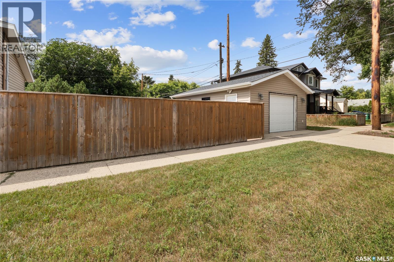 802 31St Street W, Saskatoon, SK - Outdoor