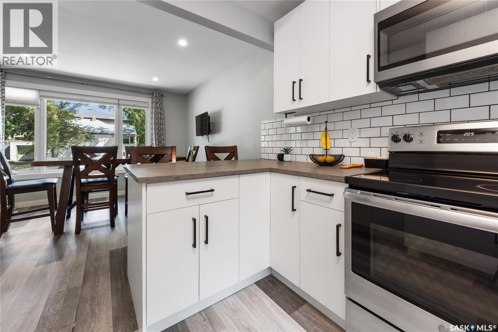 802 31St Street W, Saskatoon, SK - Indoor Photo Showing Kitchen